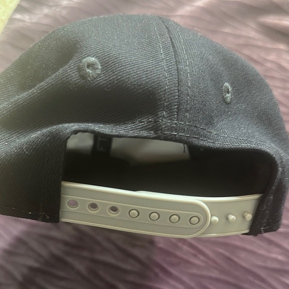 New Era Black and Gray Snapback Hat - Picture 3 of 7